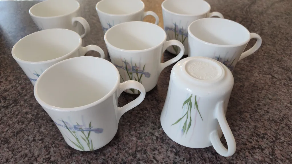 Set of 8 Corningware mugs with floral design image indicator(5)