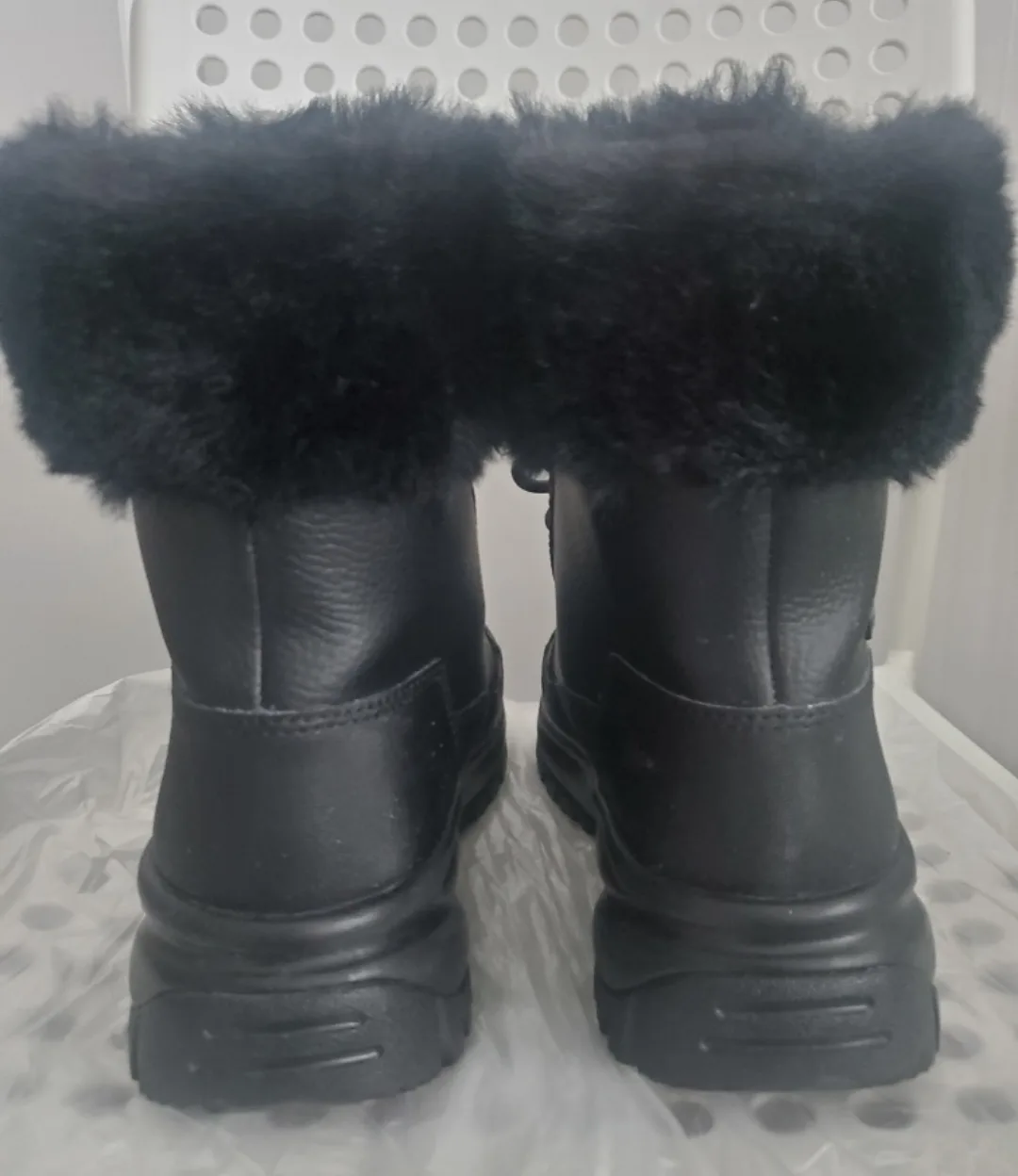 Ugg winter boots US 7 image indicator(3)