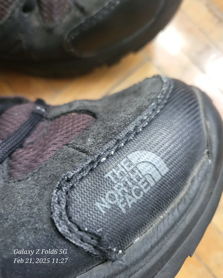 North Face Waterproof Winter Shoe size 9 (FREE) image indicator(6)