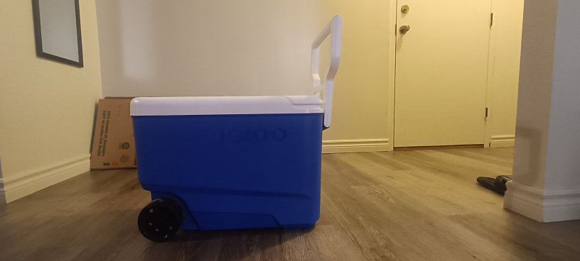 IGLOO 38 Quart Rolling Cooler - photo 2