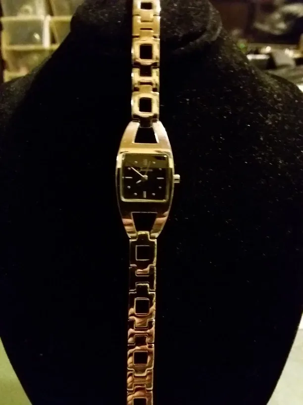 ➡️ Women's Jessica Silver Tone Watch ⌚ image indicator(2)