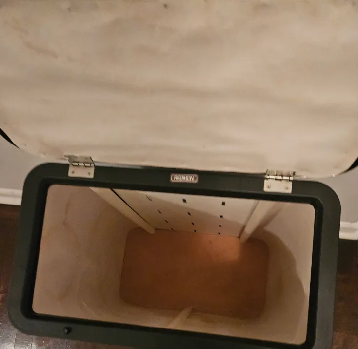 Black and Gold clothes hamper image indicator(2)