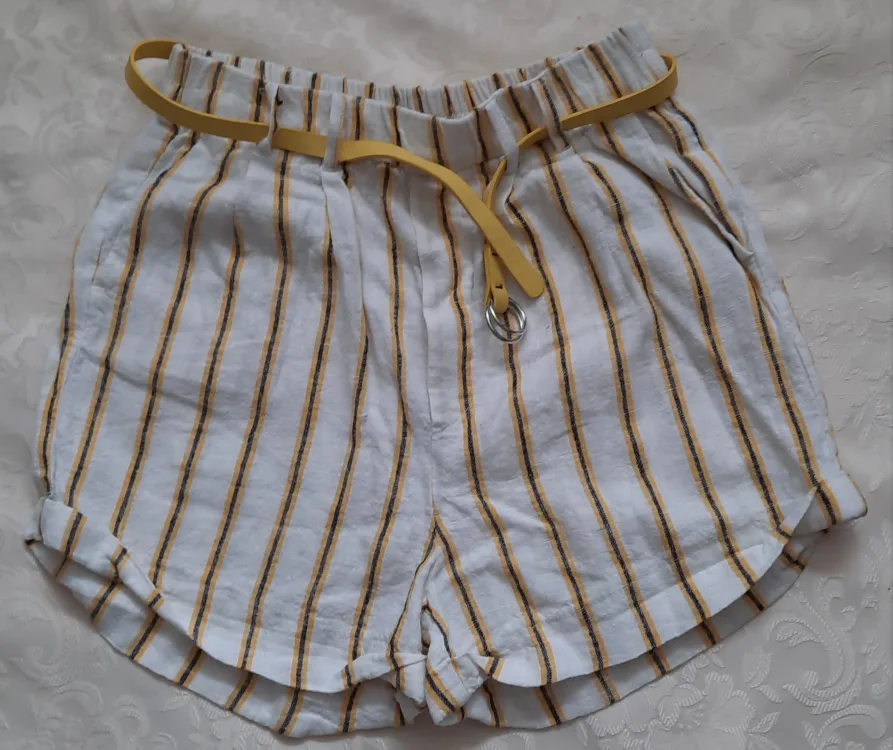 Women's Striped Shorts with Belt image indicator(3)