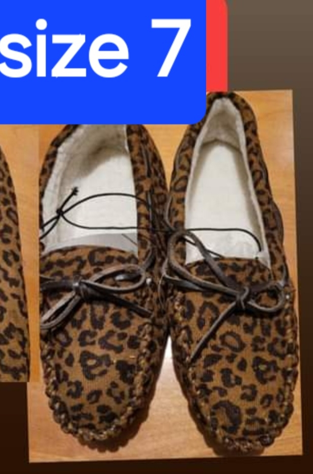 🏈Women's Size 7- Leopard Print Moccasin Slippers