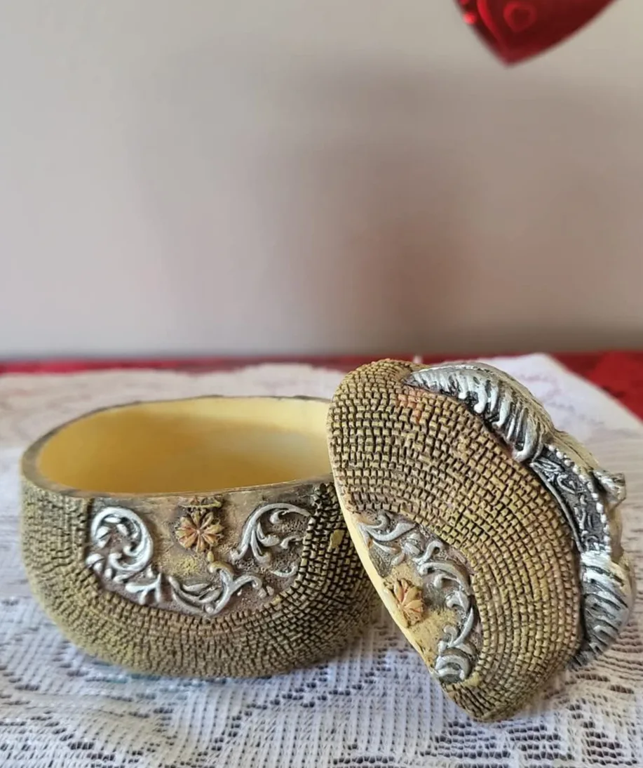 Vintage Miniature Trinket Boxes image indicator(2)