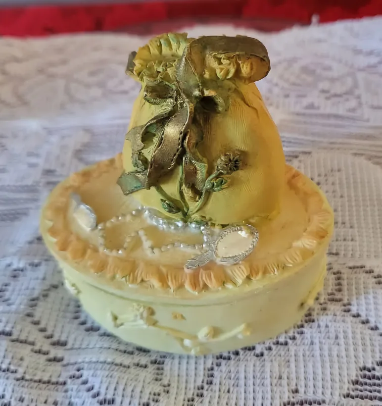 Vintage Miniature Trinket Boxes image indicator(6)