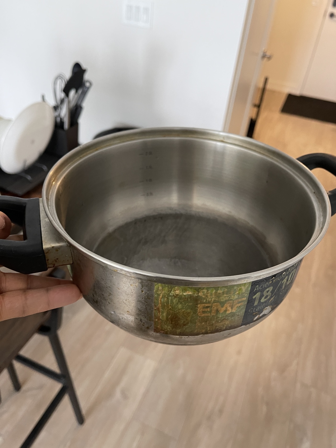 Bowls, pot, sieves, frying pan - photo 2