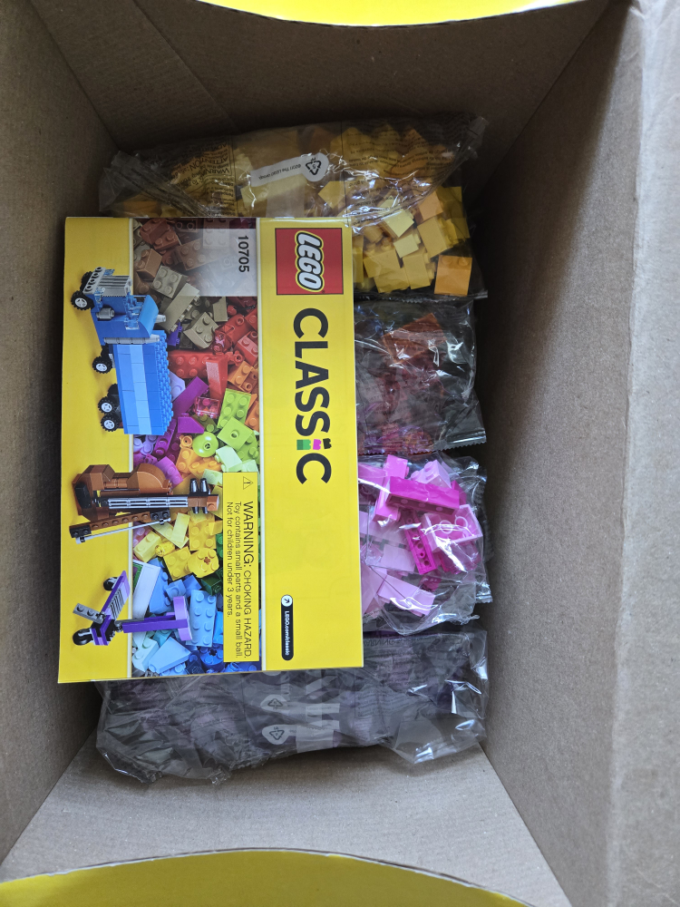 LEGO Classic Creative Building Basket (1000 Pieces) - photo 2