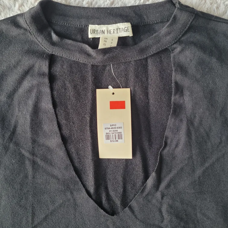 BNWT Black Keyhole Neck Sleeveless Top, Size S image indicator(2)