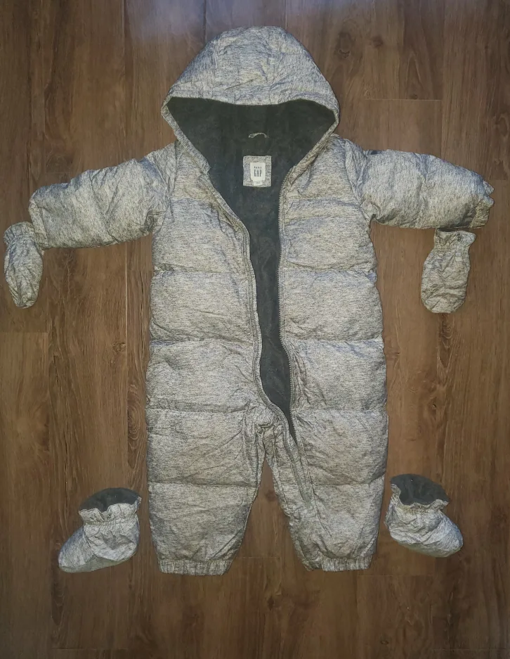 Baby Gap Snowsuit w Mittens Booties 12 - 18 months image indicator(4)