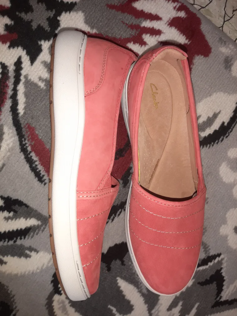 NEW Women's Clarks slip-on suede , Grenadine size 10 image indicator(3)