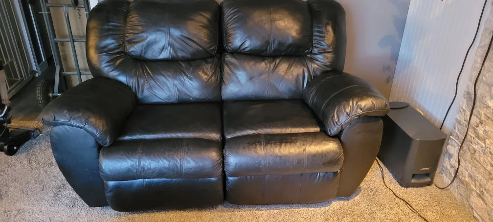 Black Leather Reclining Sofa and Loveseat Set image indicator(3)