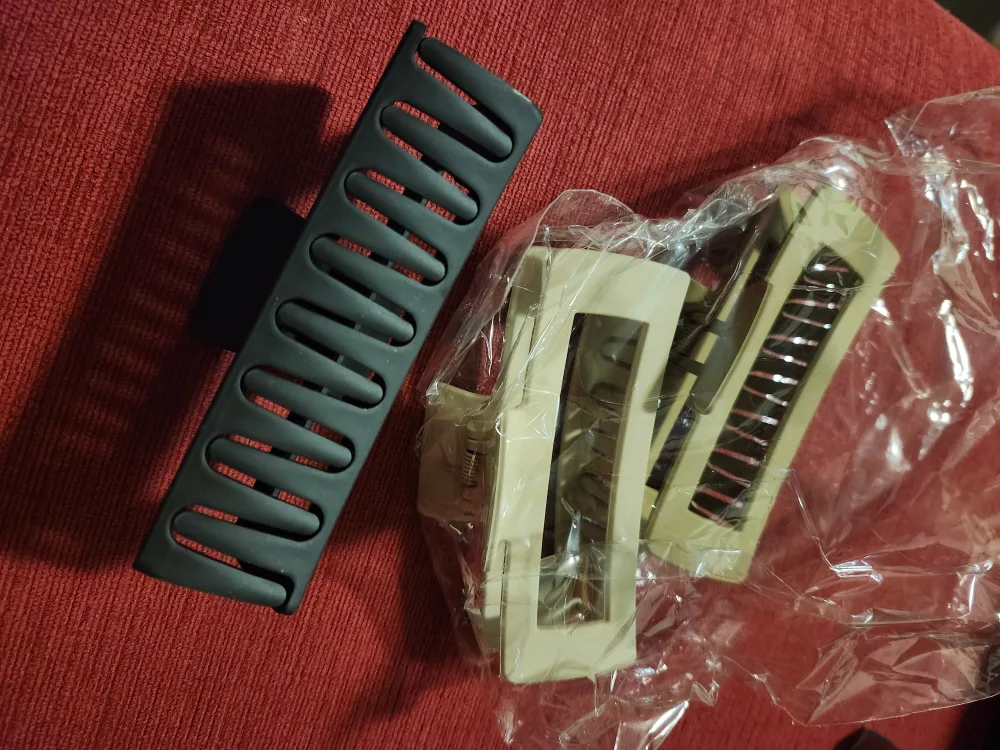 Three Claw Hair Clips - Black and Beige image indicator(2)