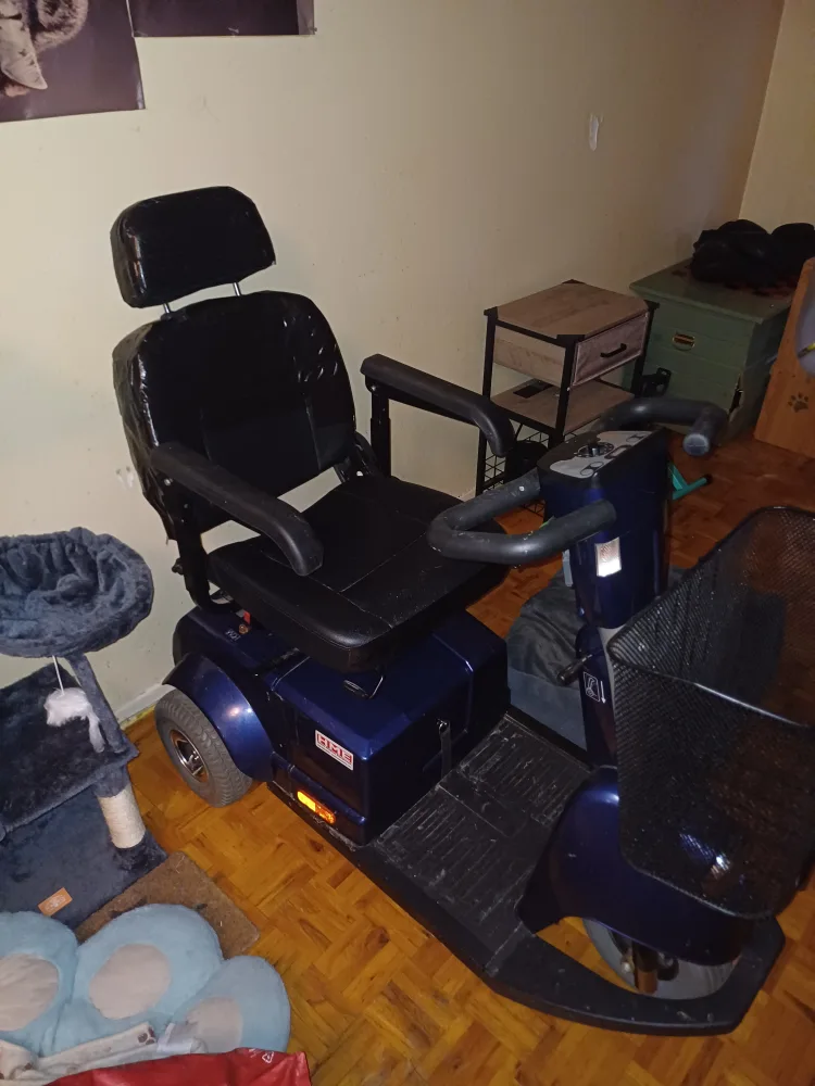 Used Mobility Scooter - Works great needs cosmetic work thumbnail