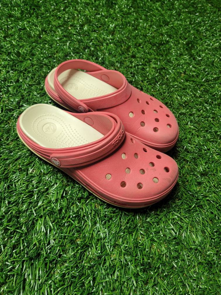 Women's Crocs Classic Clogs - Size 7/8 Pink