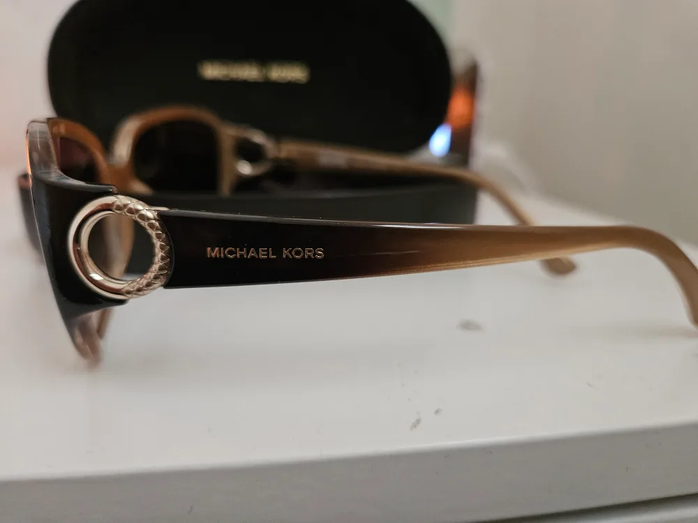Michael Kors - Woman's Sunglasses image indicator(3)