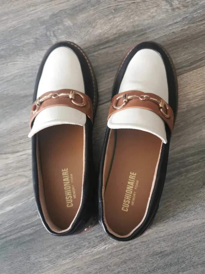 Cushionaire Women's Black and White Loafers - Size 8M image indicator(4)