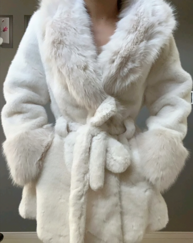 Gorgeous White faux fur