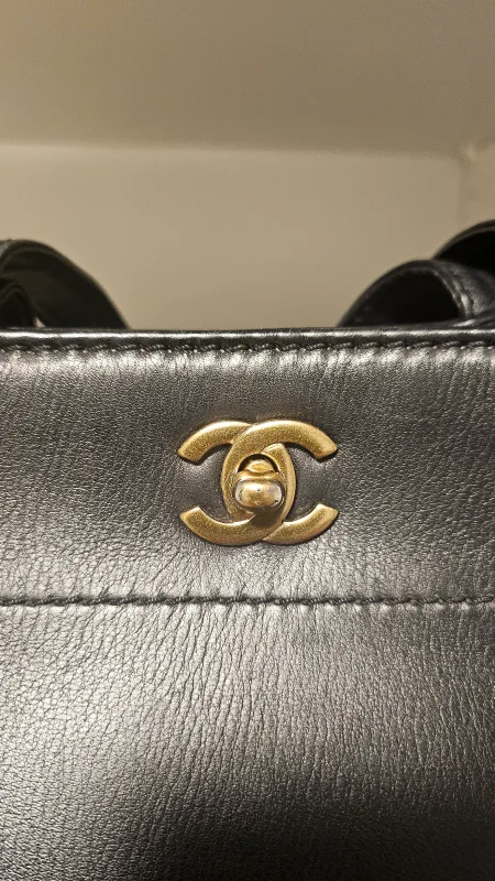 Chanel Calfskin Tote image indicator(5)
