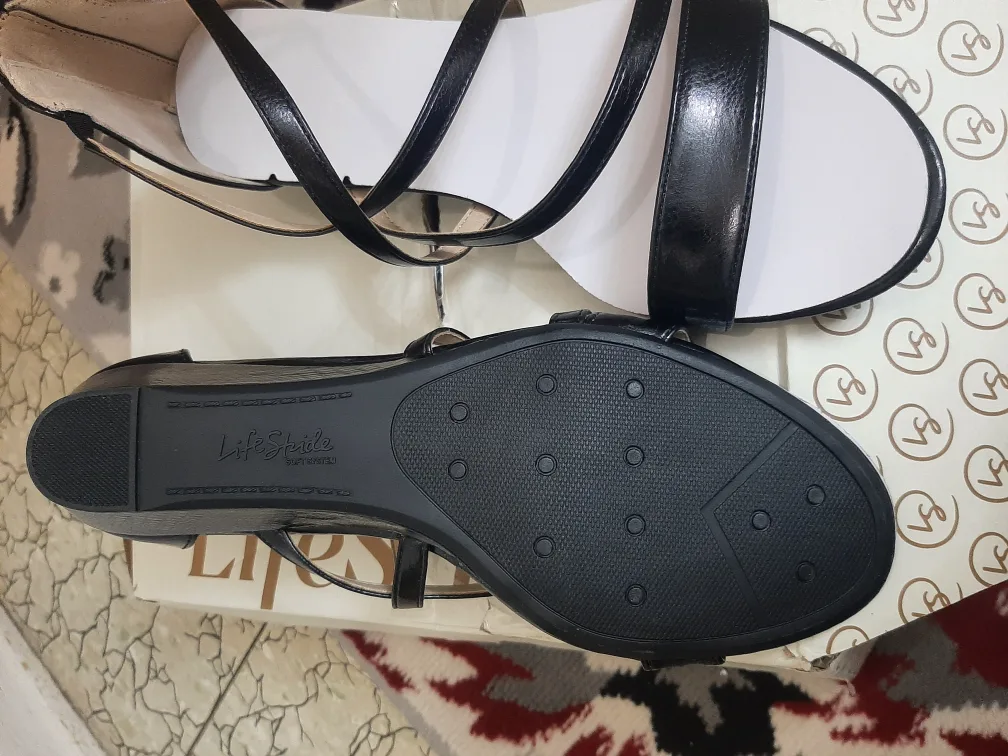 NEW in Box Women's Life Stride Sandals, black size 9.5 image indicator(2)