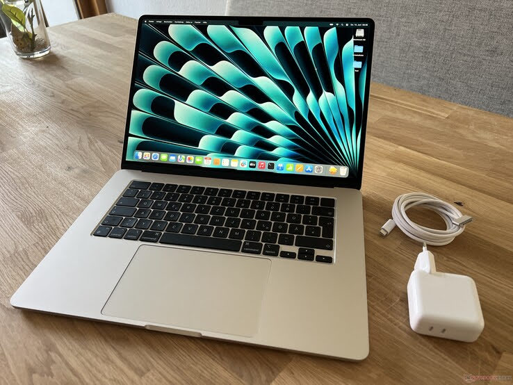 Apple MacBook Air, M2, 8GB RAM, 256GB SDD, 15” display, Silver