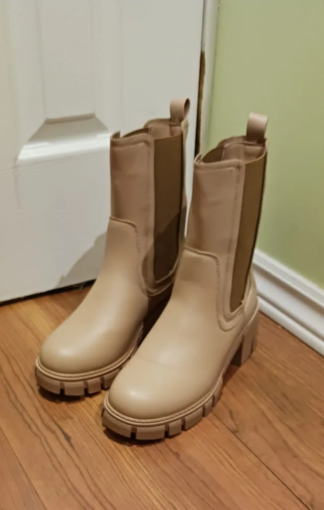 Tan Block Heel Chelsea Boots - Size 6 thumbnail