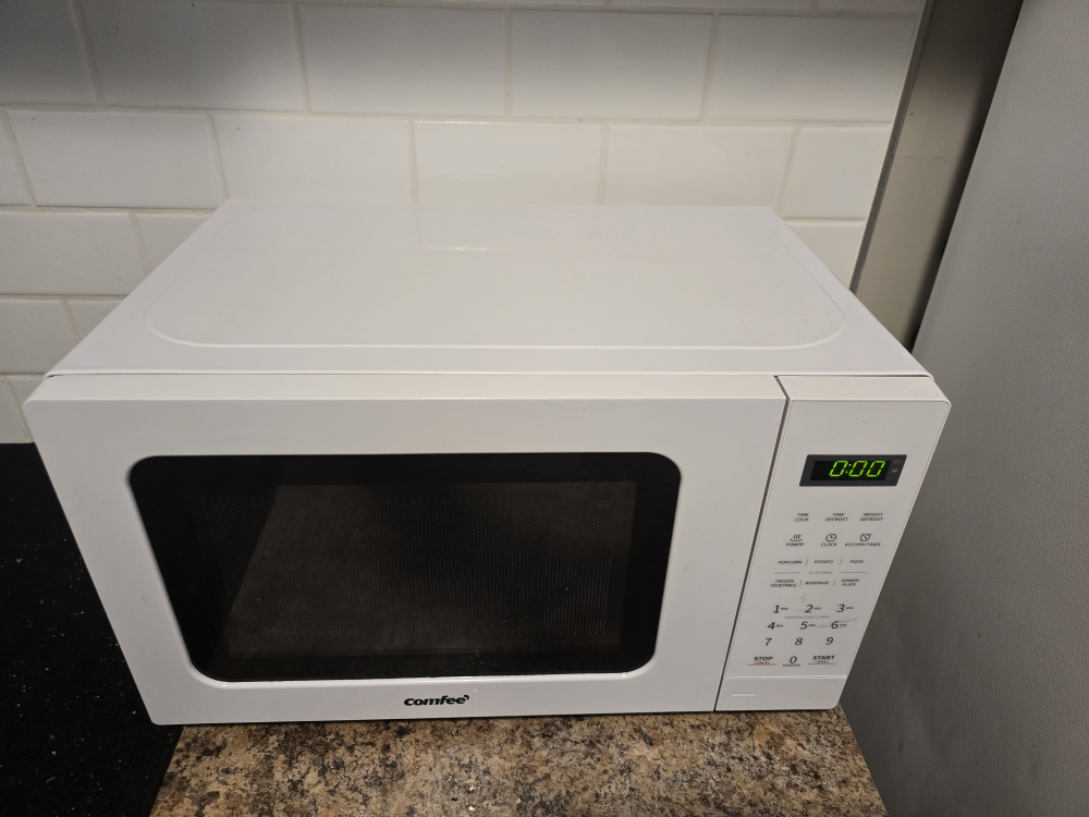 Comfee 700W Microwave - White