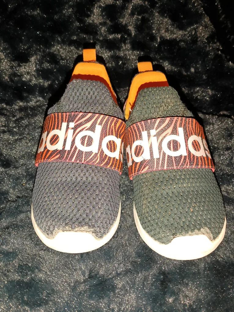 🏈 Adidas Kids' Slip-On Sneakers - Size 7 image indicator(2)