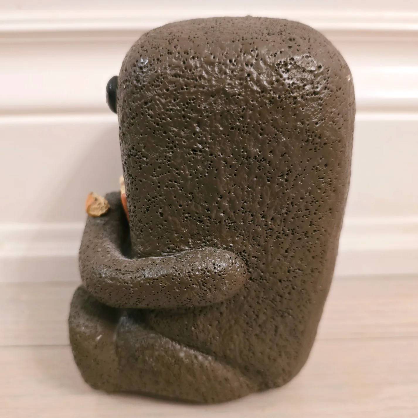 Domo Kun Piggy Bank Figure Eating Rice Crackers: Hard Acrylic image indicator(7)