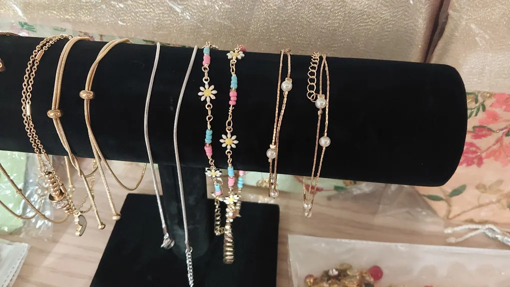 BRAND NEW anklets collection each pair 🥕 image indicator(2)