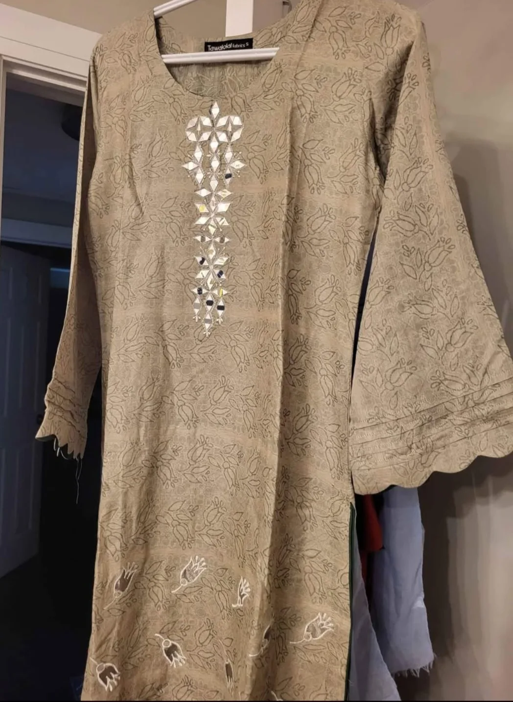 Tawakal Women's Embroidered Kurti image indicator(4)