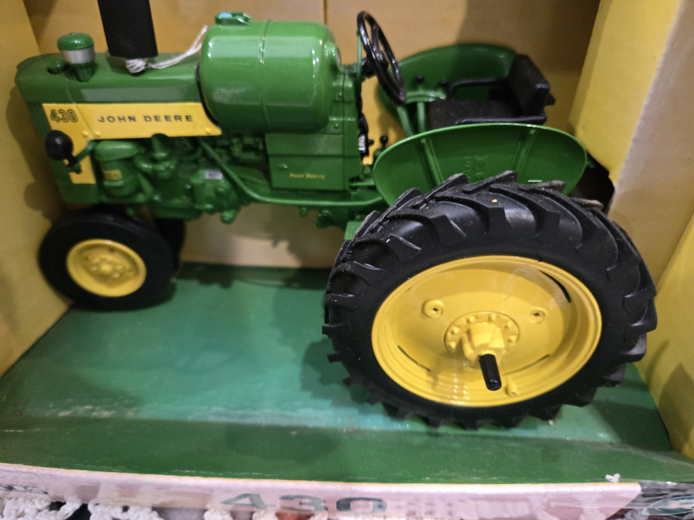 John Deere 430 Dealer Edition 1/16 Scale Collectible Tractor - photo 2