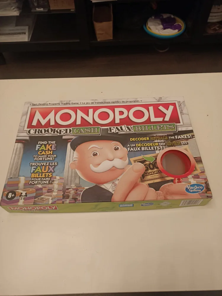 Monopoly Crooked Cash/Faux Billets Board Game thumbnail
