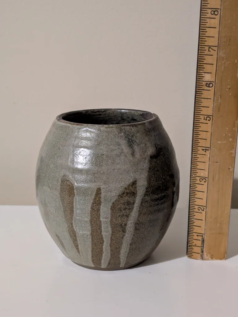 Stoneware Vase, Hand-thrown Pottery image indicator(3)