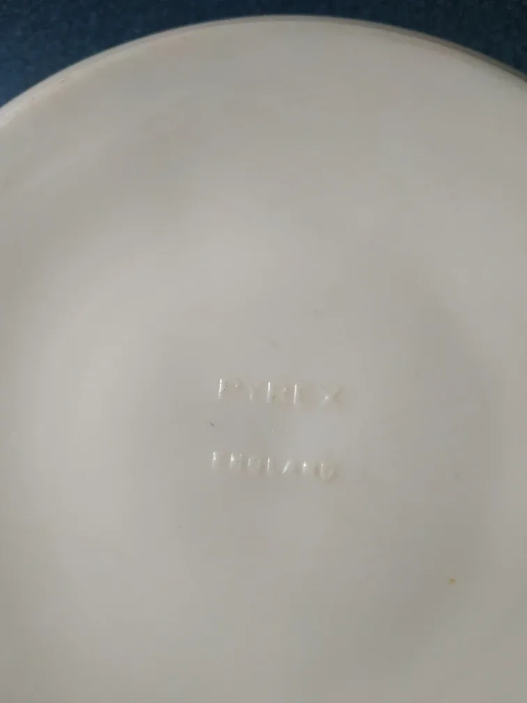 Pyrex England Casserole Dish 🏈 image indicator(3)