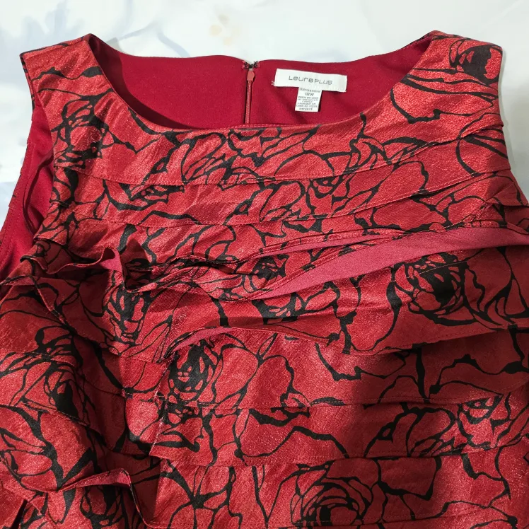 Laura Plus Size 18W Red Rose Print Tiered Dress image indicator(3)