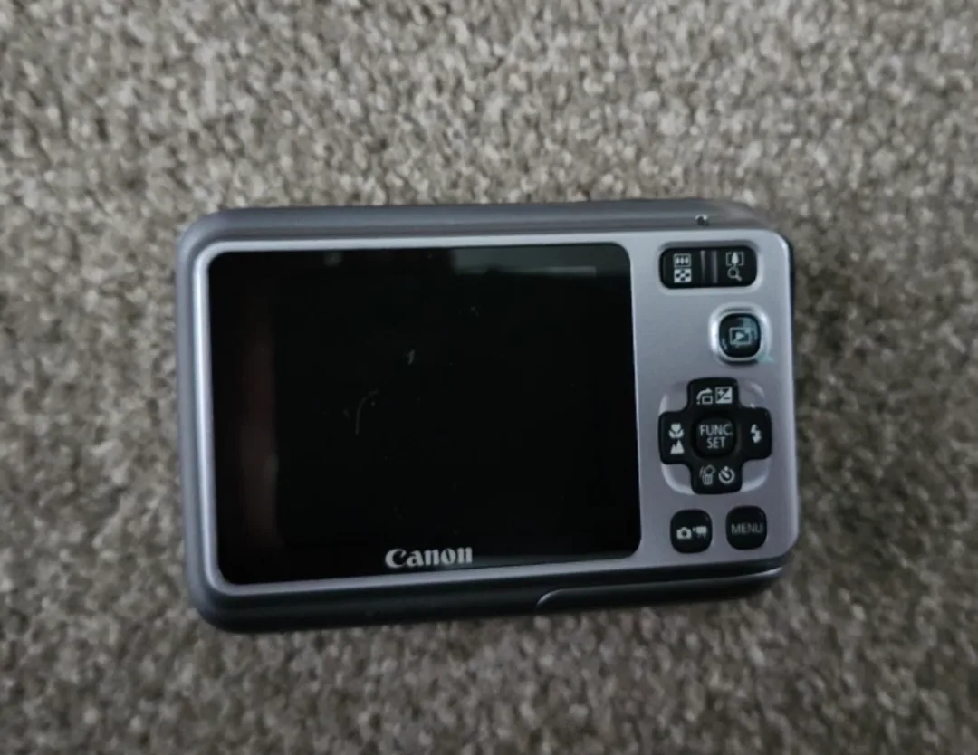 Canon PowerShot A490 Digital Camera with Accessories image indicator(2)