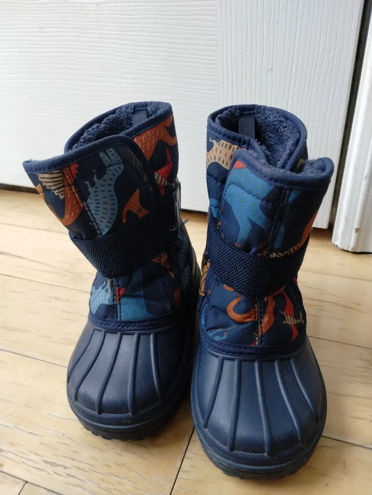 Toddler Boy's Dinosaur Snowsuit and Boots Set image indicator(4)