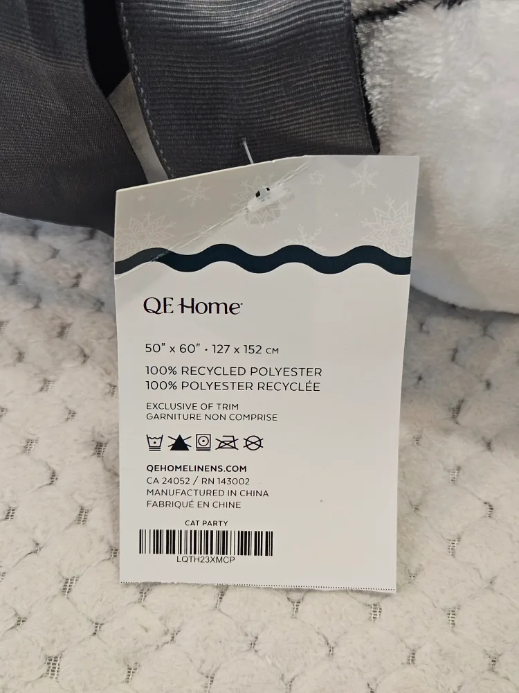 Toonie Sale 😻 Fleece Throw Blanket with Cat Design image indicator(4)