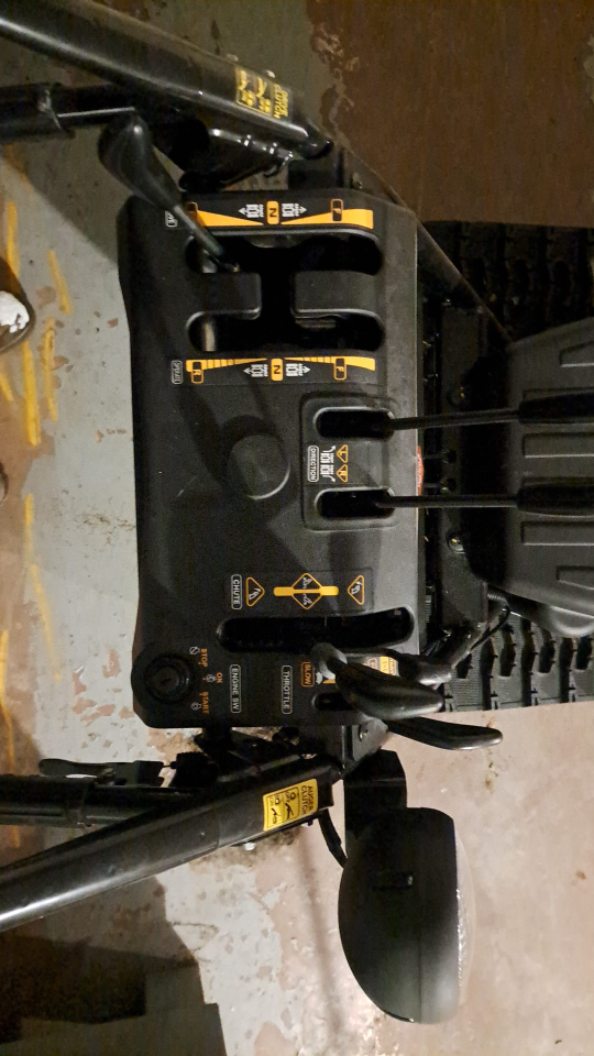 Yamaha YT1332 Track Snow blower - photo 4