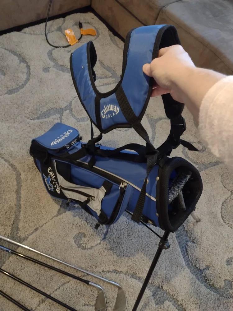 Junior Callaway golf clubs and bag image indicator(3)
