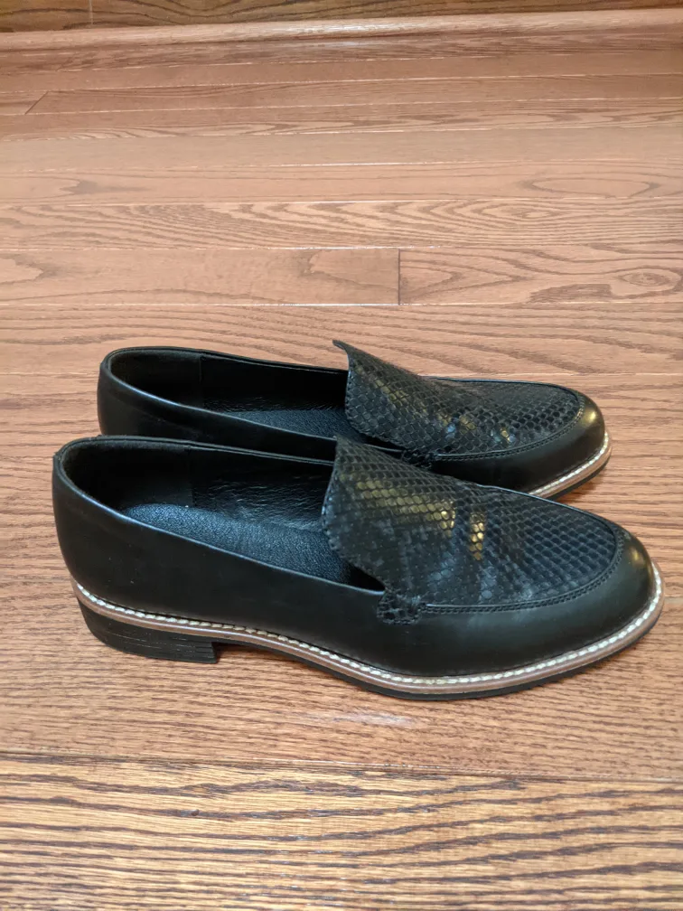 New Patrizia Women's Black Snakeskin Loafers image indicator(2)