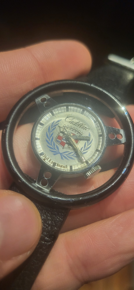 Vintage Cadillac Wristwatch (for parts or collectors) - photo 3