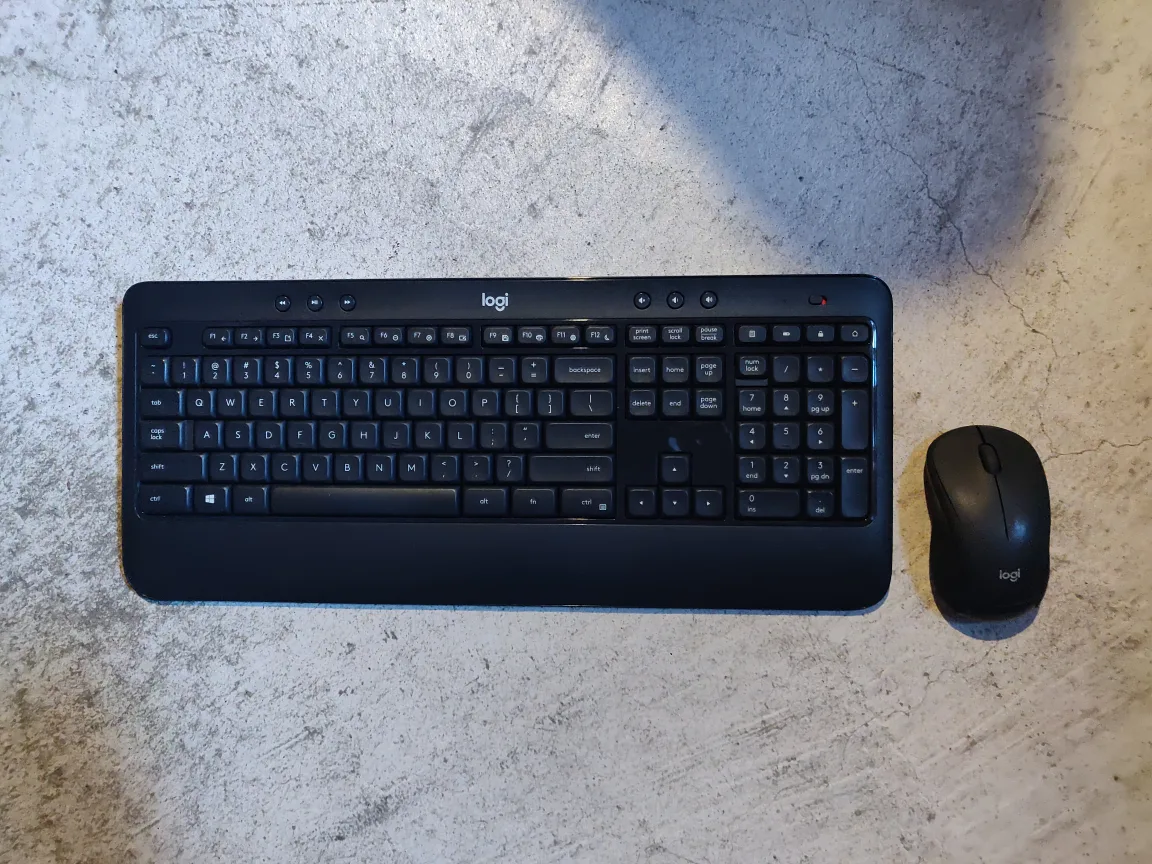 Logitech Wireless Mouse and Keyboard image indicator(5)