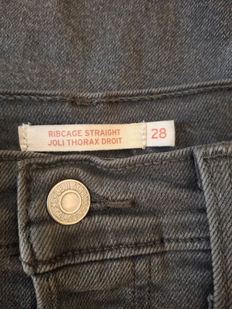 Levi's Ribcage Straight Jeans, Size 28 image indicator(3)