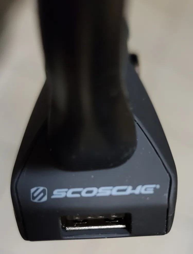 SCOSCHE MagicMount Flex Car Charger with Wireless Charging image indicator(8)