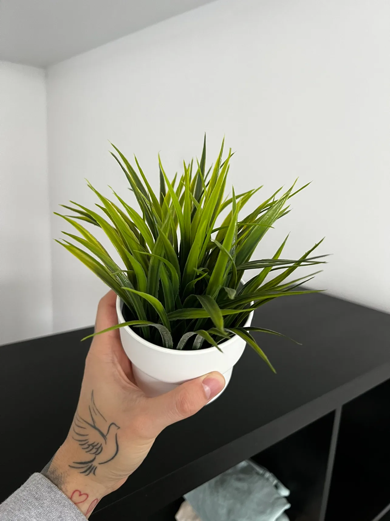 Artificial potted plant 2/5 image indicator(2)