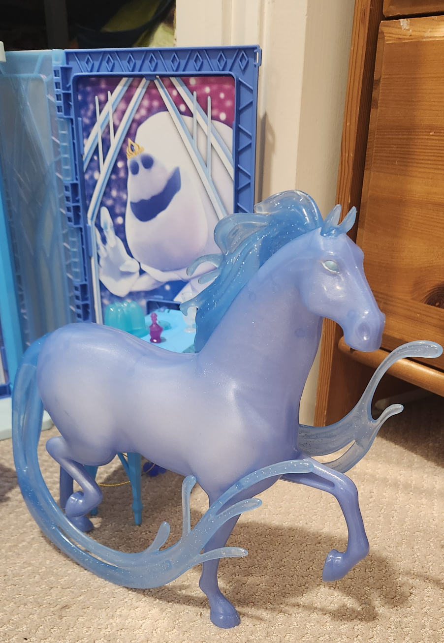 #freecycle Elsa portable castle & horse - photo 2