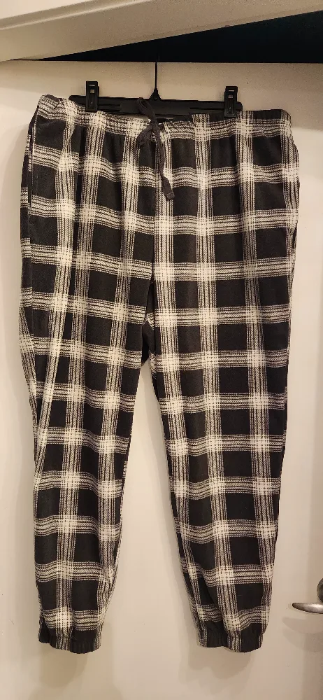 Men's Fleece Plaid Pajama Bottoms image indicator(2)