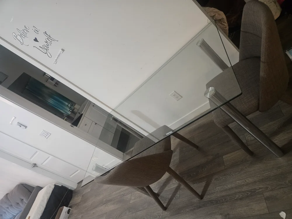 Dining table with 4 chairs image indicator(4)